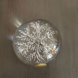 Garanti lead crystal paperweight